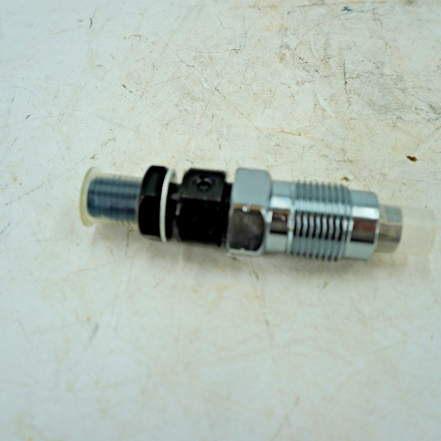 Nozzle Assembly Injection DD-E6300-53005 8454 8404 8354 DD-E6300-53004CUB CADET