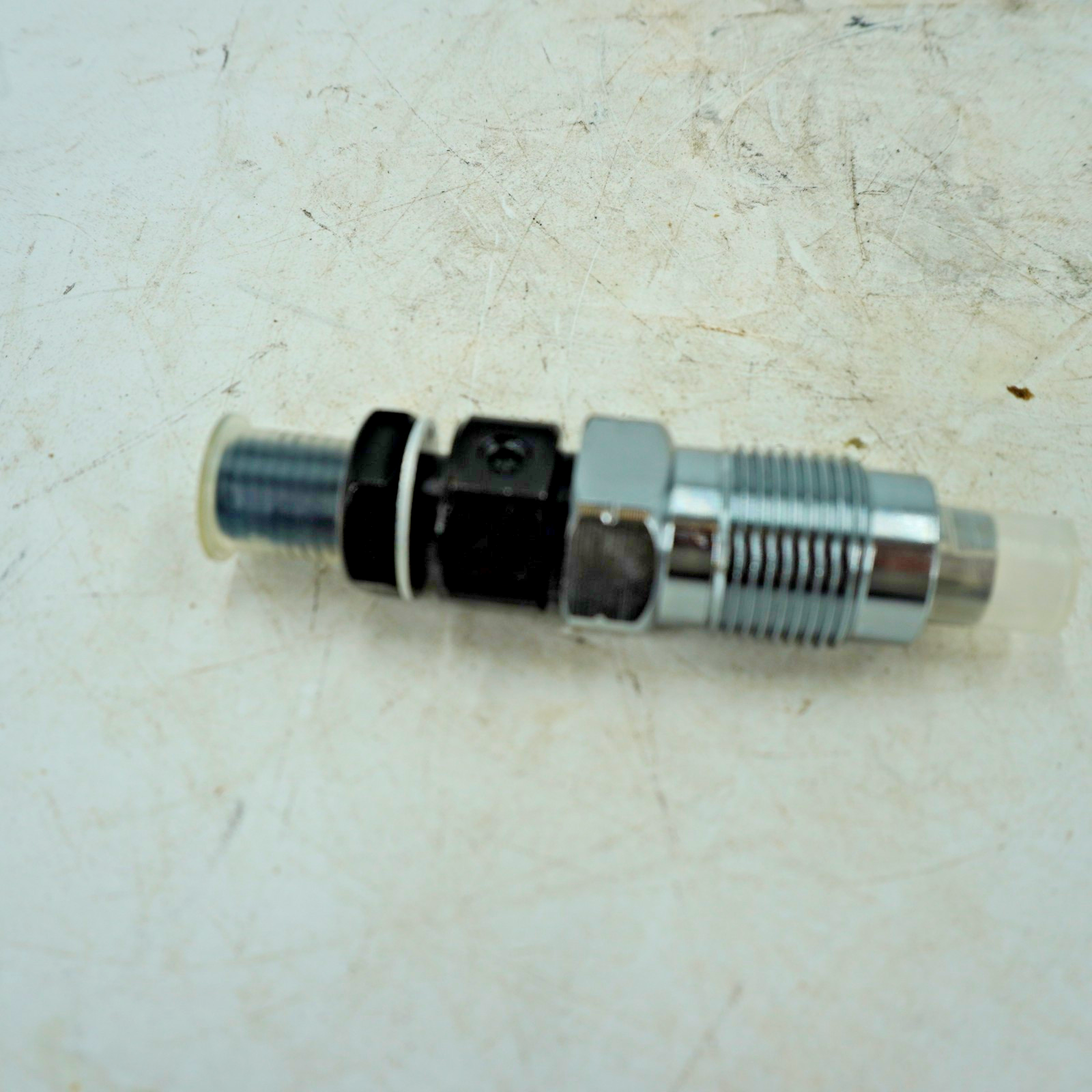Nozzle Assembly Injection DD-E6300-53005 8454 8404 8354 DD-E6300-53004CUB CADET