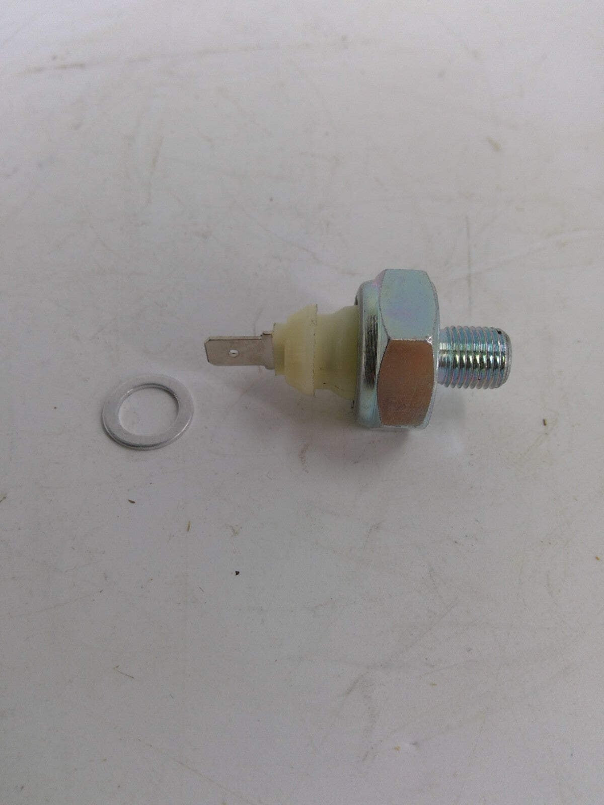 Oil Pressure Sensor 31A90-00601 31A9000601 for Mitsubishi L3E L2E Engine