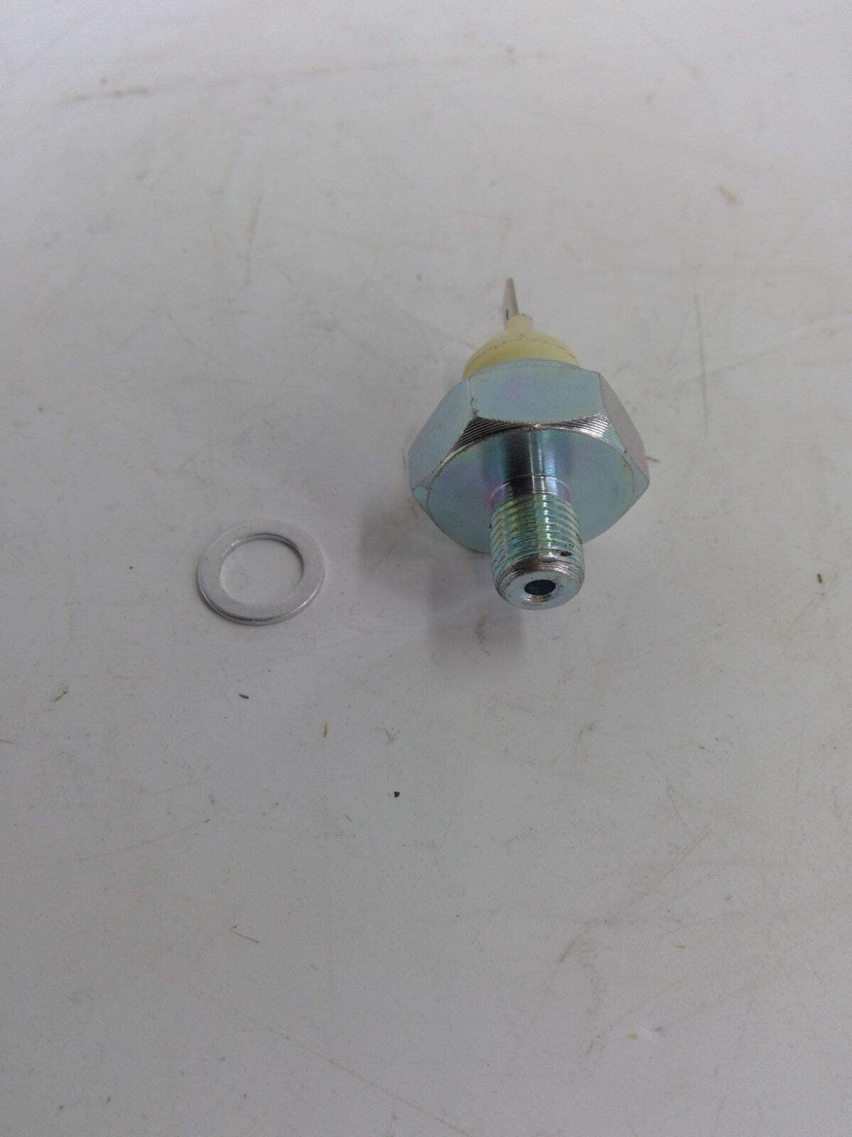 Oil Pressure Sensor 31A90-00601 31A9000601 for Mitsubishi L3E L2E Engine