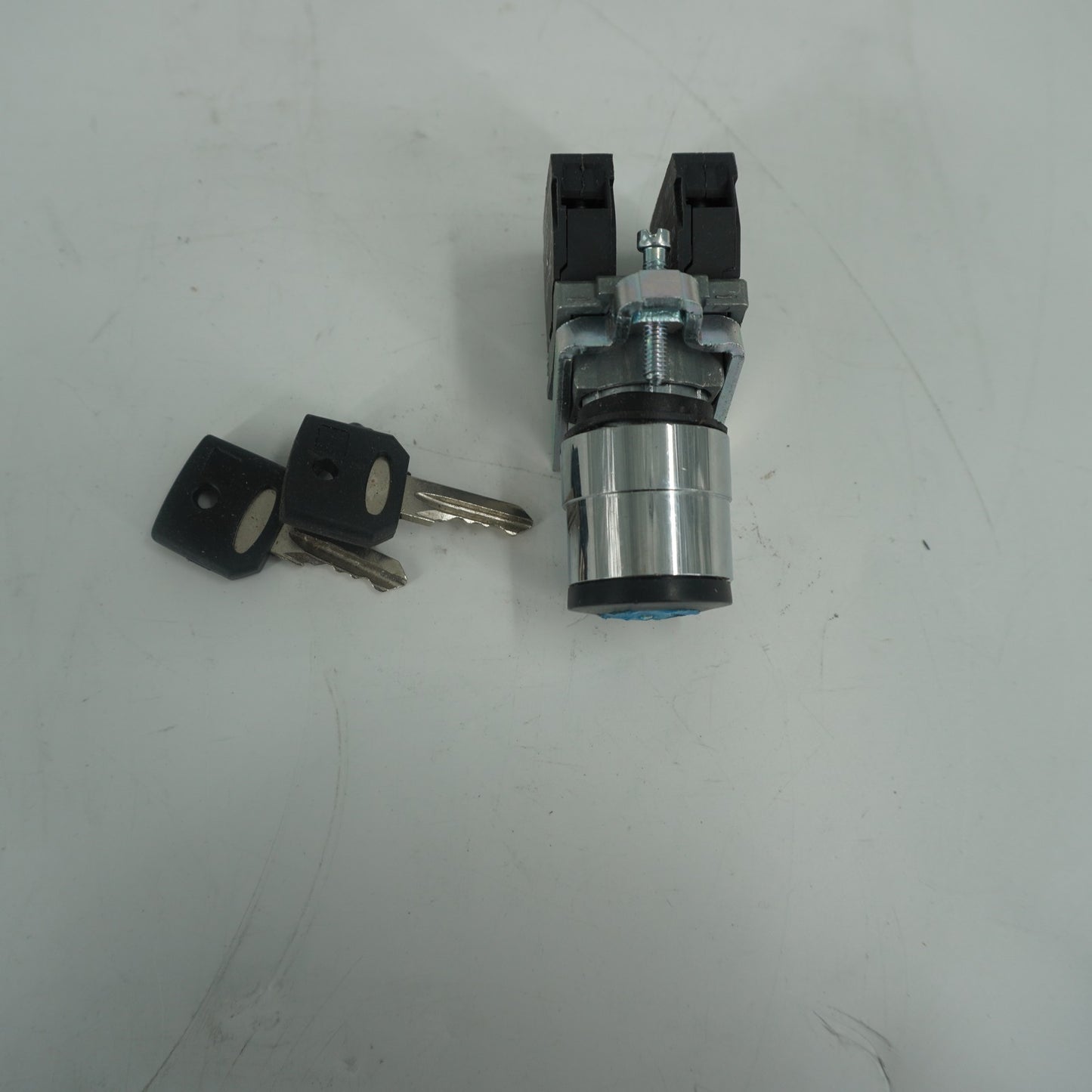 Key Switch 124121GT for Genie AWP DPL IWP Super Series Vertical GR-08 GR-12