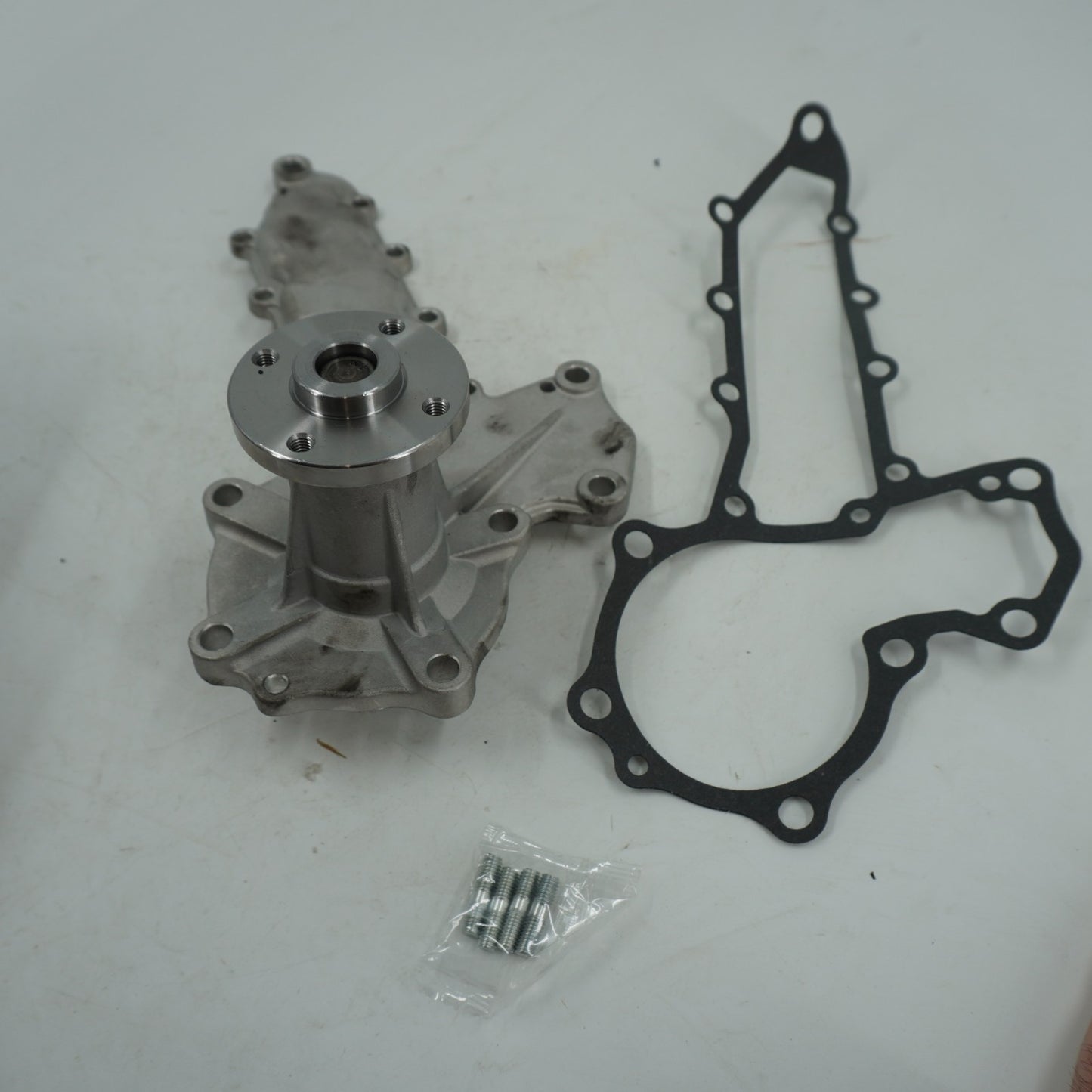 Engine Water Pump 15521-73030 For Kubota V1902 V2203 Tractor Part