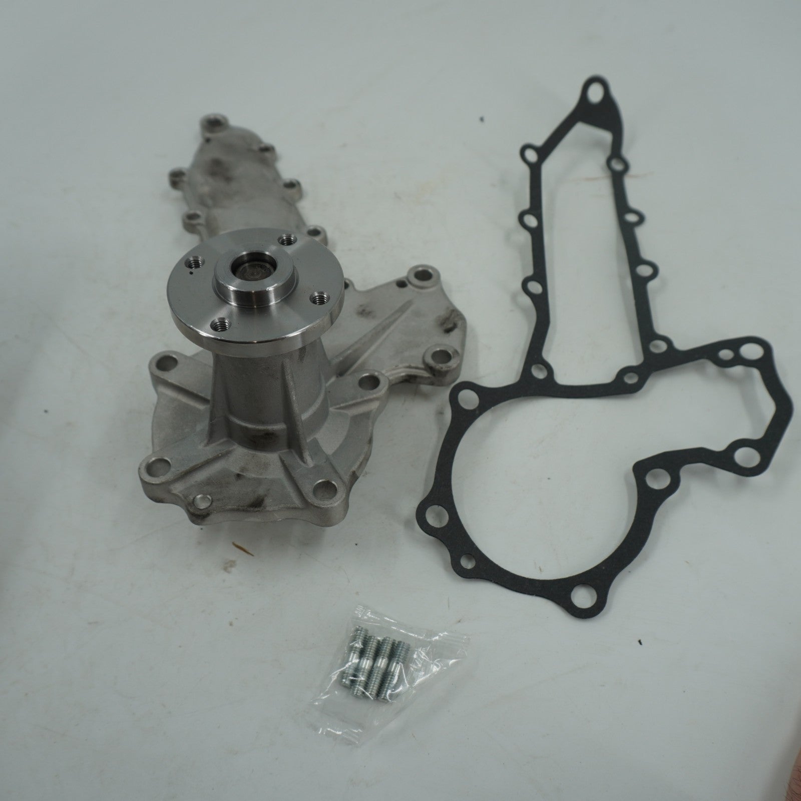 Engine Water Pump 15521-73030 For Kubota V1902 V2203 Tractor Part