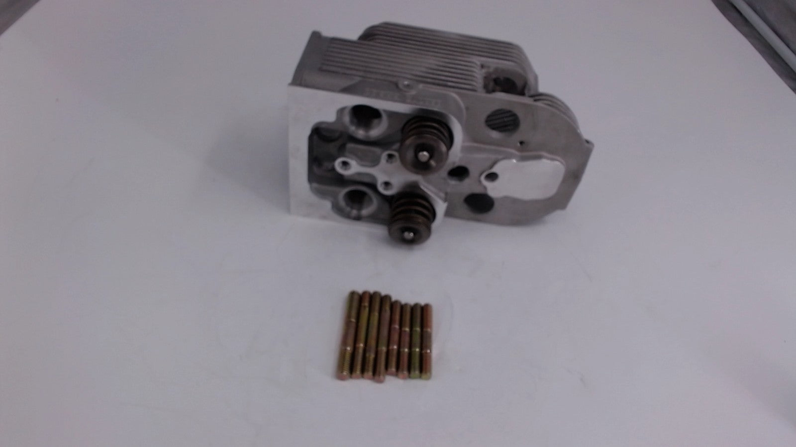 Complete Cylinder Head w/Valves 04234955 for Deutz F3L914 F4L914 F6L914 FL914