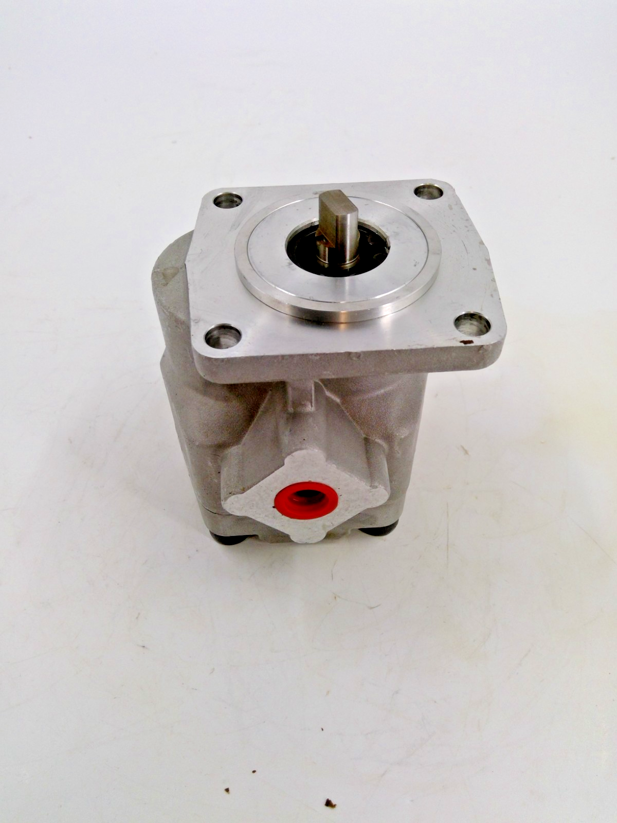 Hydraulic Pump 67810-76100 67810-76102 for Kubota B1550 B1750 B5200 B6200 B7200