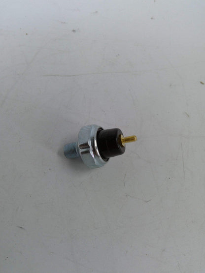 Oil Pressure Sensor Switch 6631010 for Bobcat 753 763 773 7750 843 853 863 943
