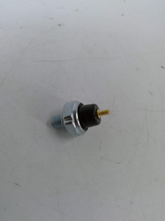 Oil Pressure Sensor Switch 6631010 for Bobcat 753 763 773 7750 843 853 863 943