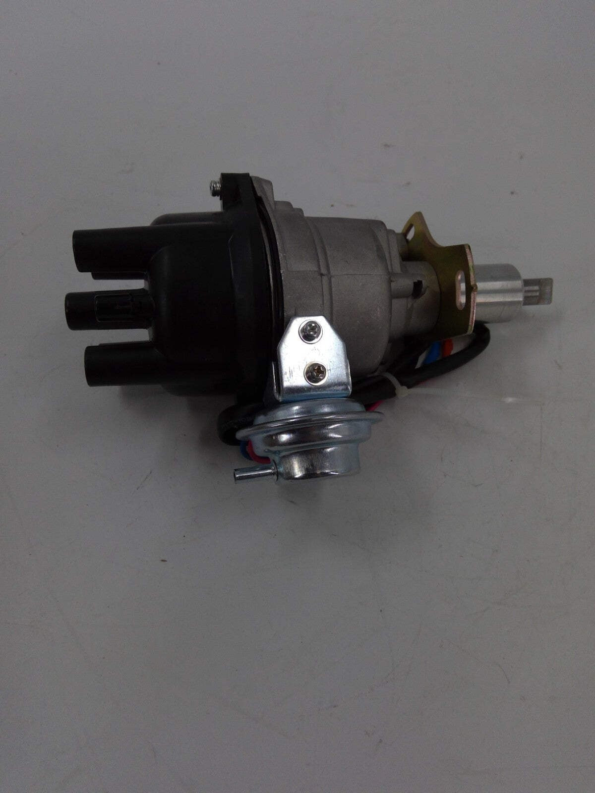 Distributor 22100-00H11 2210000H11 Fits for Nissan TCM Forklift H20 A15 Engines