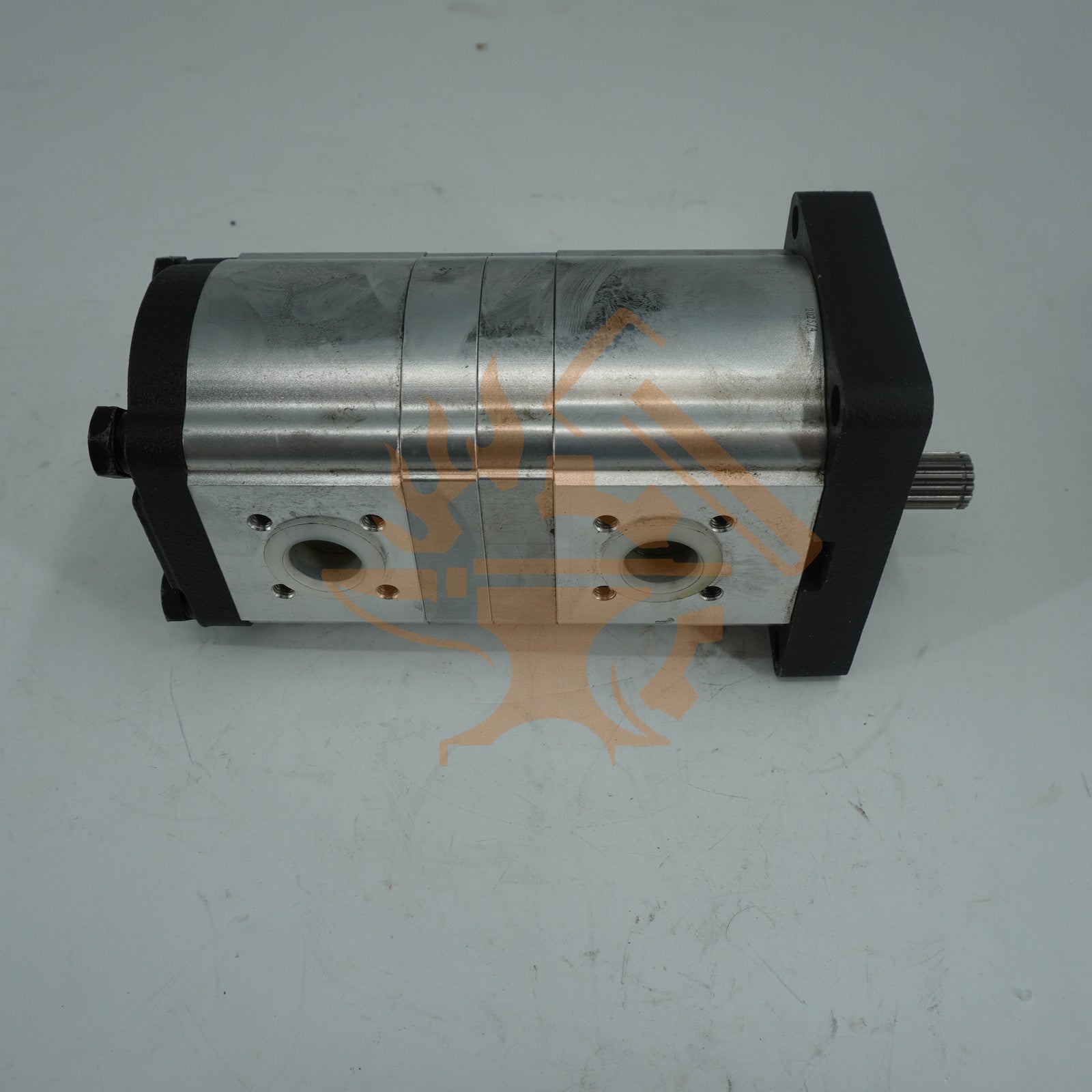 Tandem Hydraulic Pump 35592-82200 35592-82201 35592-82202 for Kubota M7030DT
