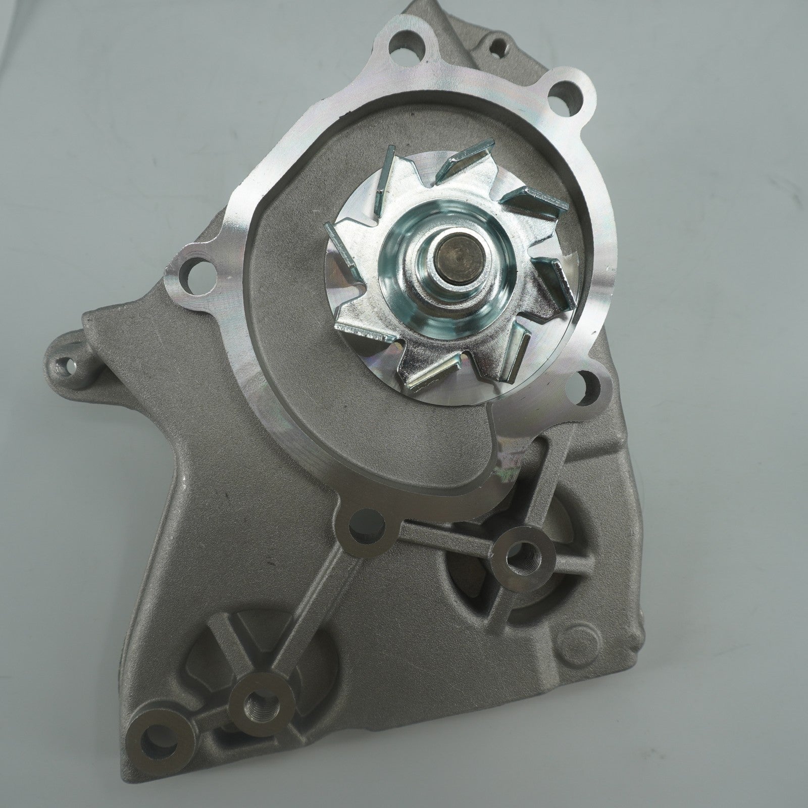 Water Pump 2078488 2028644 9015798-01 Mazda F2 Hyster S30FT S35FT S40FT S50FT