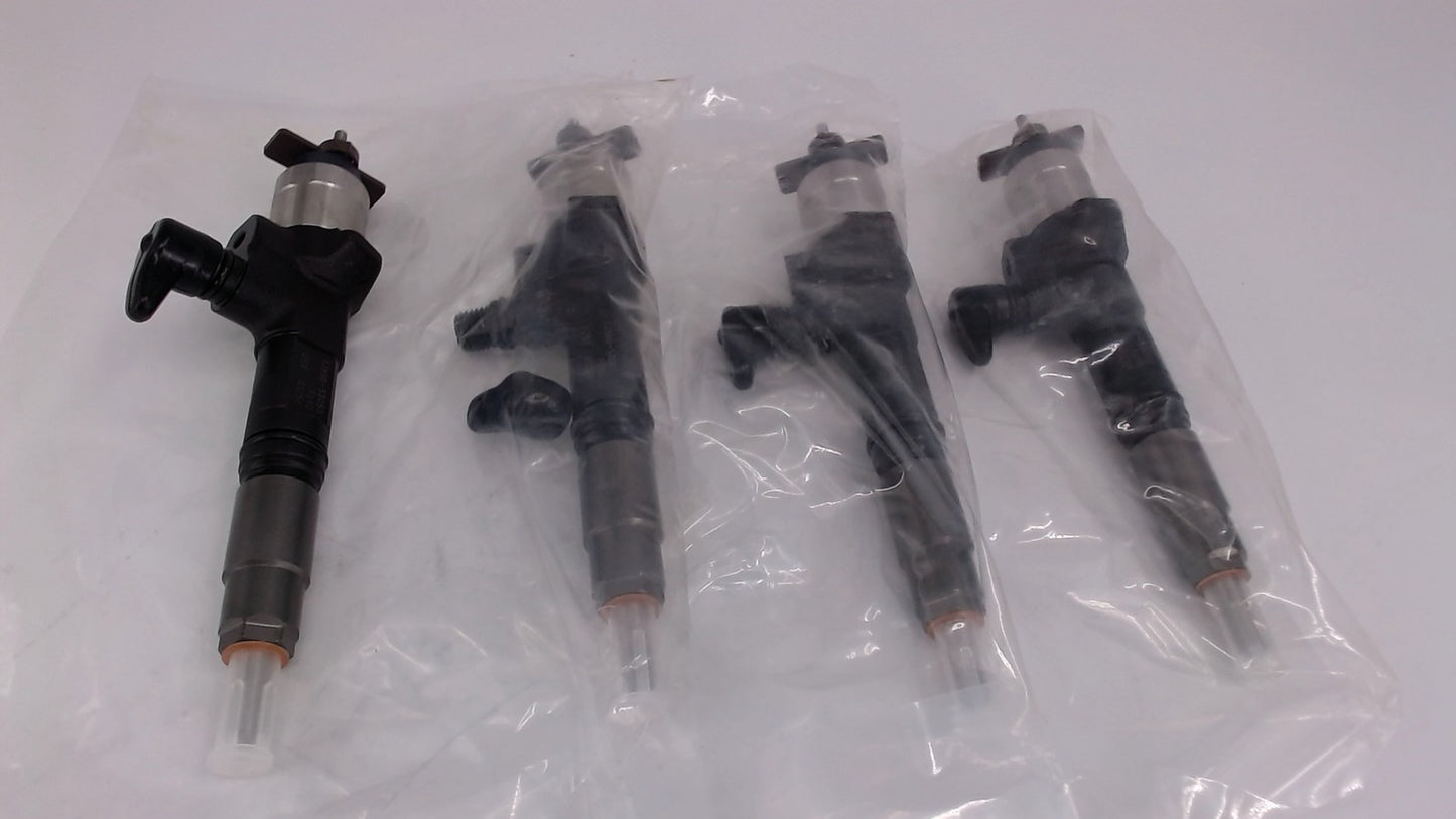 4 Pieces Fuel Injector 7024332 7485369 for Kubota Engine V3800 Bobcat Loader