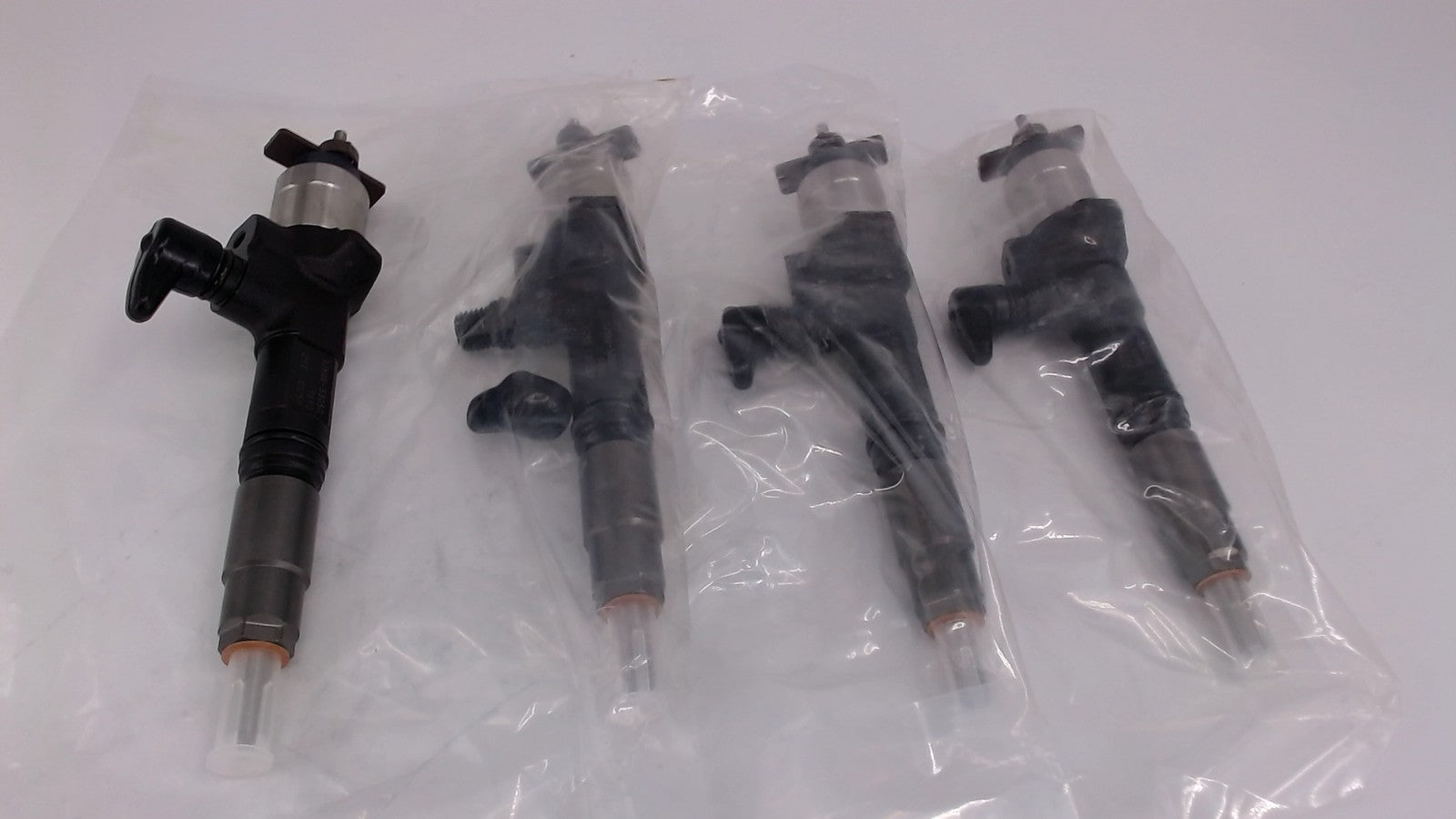 4 Pieces Fuel Injector 7024332 7485369 for Kubota Engine V3800 Bobcat Loader