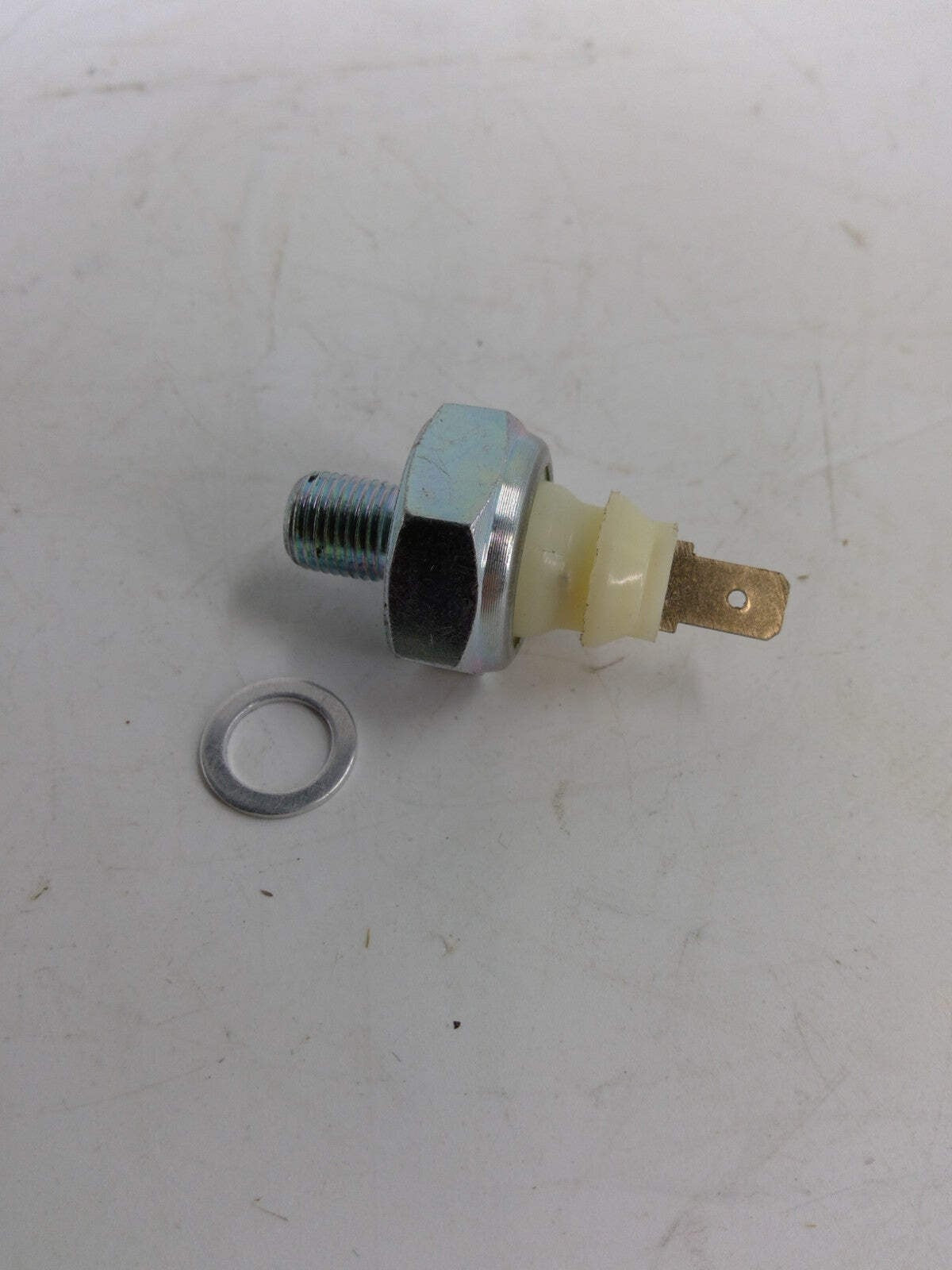 Oil Pressure Sensor 31A90-00601 31A9000601 for Mitsubishi L3E L2E Engine