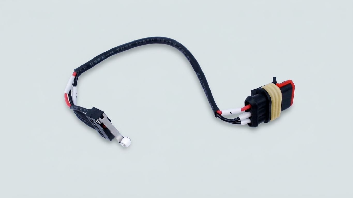 REVERSING SWITCH WITH WIRE