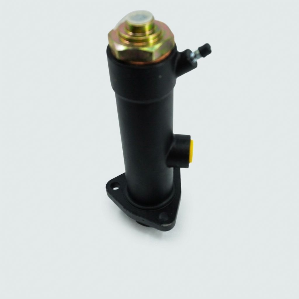 MASTER CYLINDER