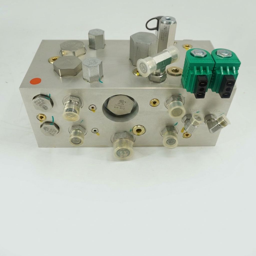 MANIFOLD, 4WD TRACT W/FITTINGS