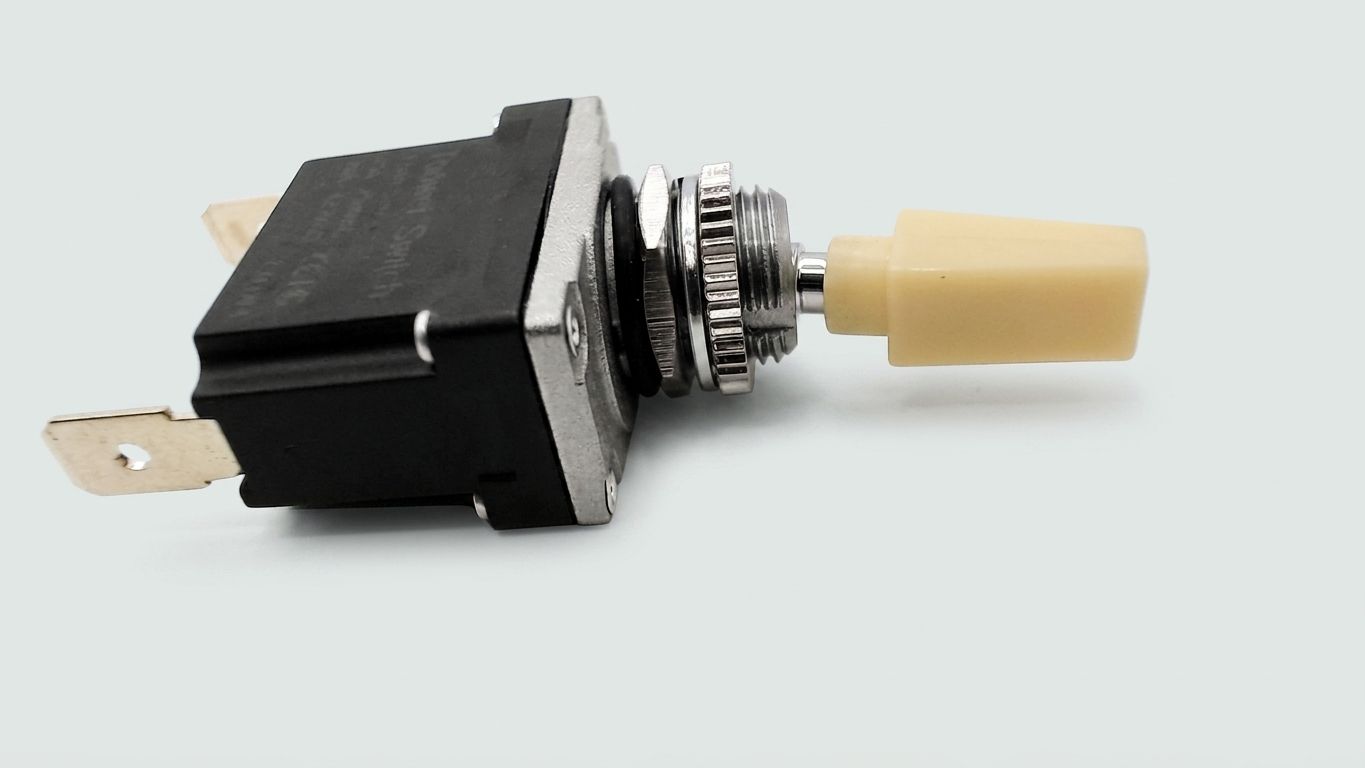 TOGGLE SWITCH