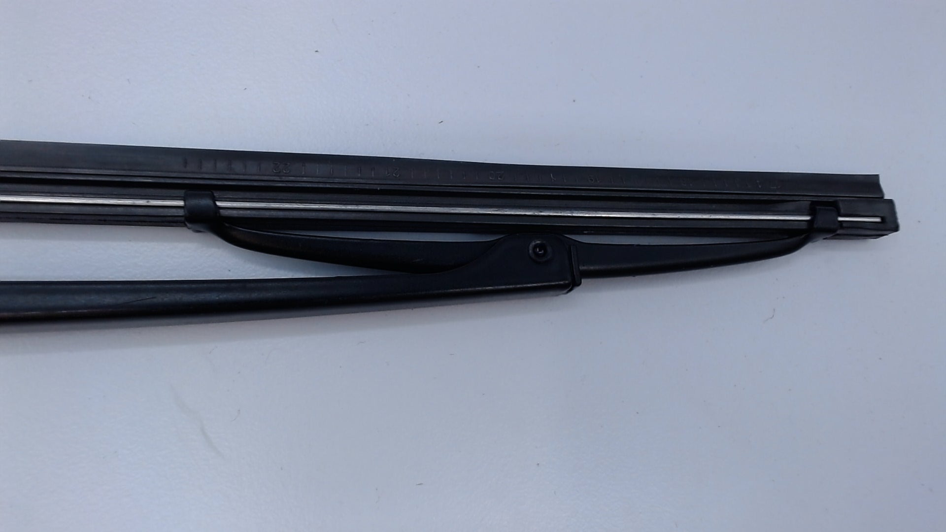 WINDSHIELD WIPER BLADE